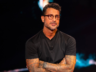 Ripatransone - Fabrizio Corona porta "Falsissimo" all’Anfiteatro delle Fonti